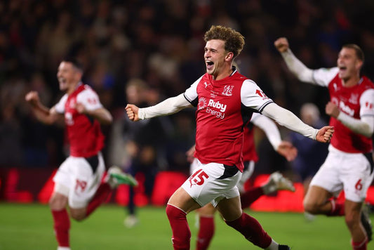 A Fleetwood játékosai ünnepelnek az Arsenal elleni 2026. október 27-i kupamérkőzésen