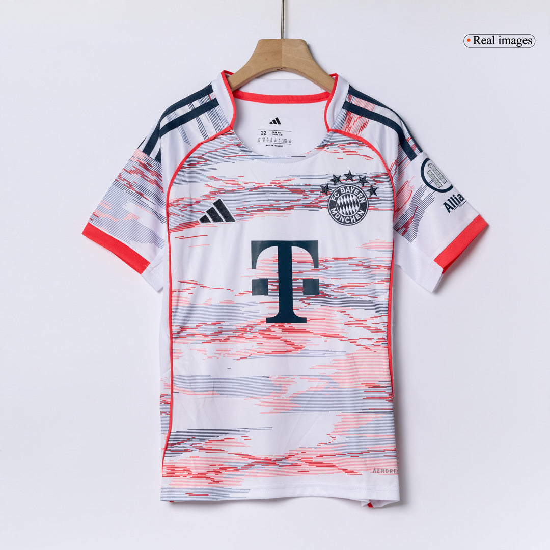 Gyerekek  Bayern Munich Idegenbeli Soccer Mez Készlet(Mez+Rövidnadrág) 2025/26 Fehér