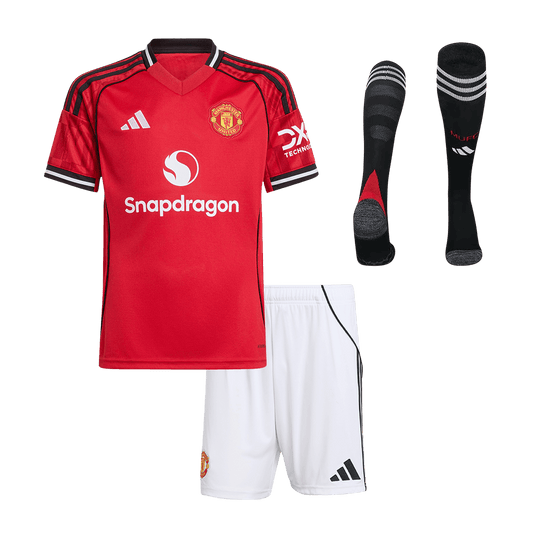 Gyerek Manchester United 
Otthoni 
Mez 
Készlet (Mez + Nadrág + Zokni) 
2025/26 
Piros