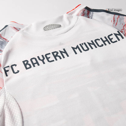 OLISE #17 Bayern Munich Játékos Idegenbeli Mez 2025/26 Fehér