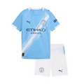 Gyerek Manchester City 
Otthoni 
Mez 
 
Készlet (Mez + Nadrág)2025/26 
 Kék