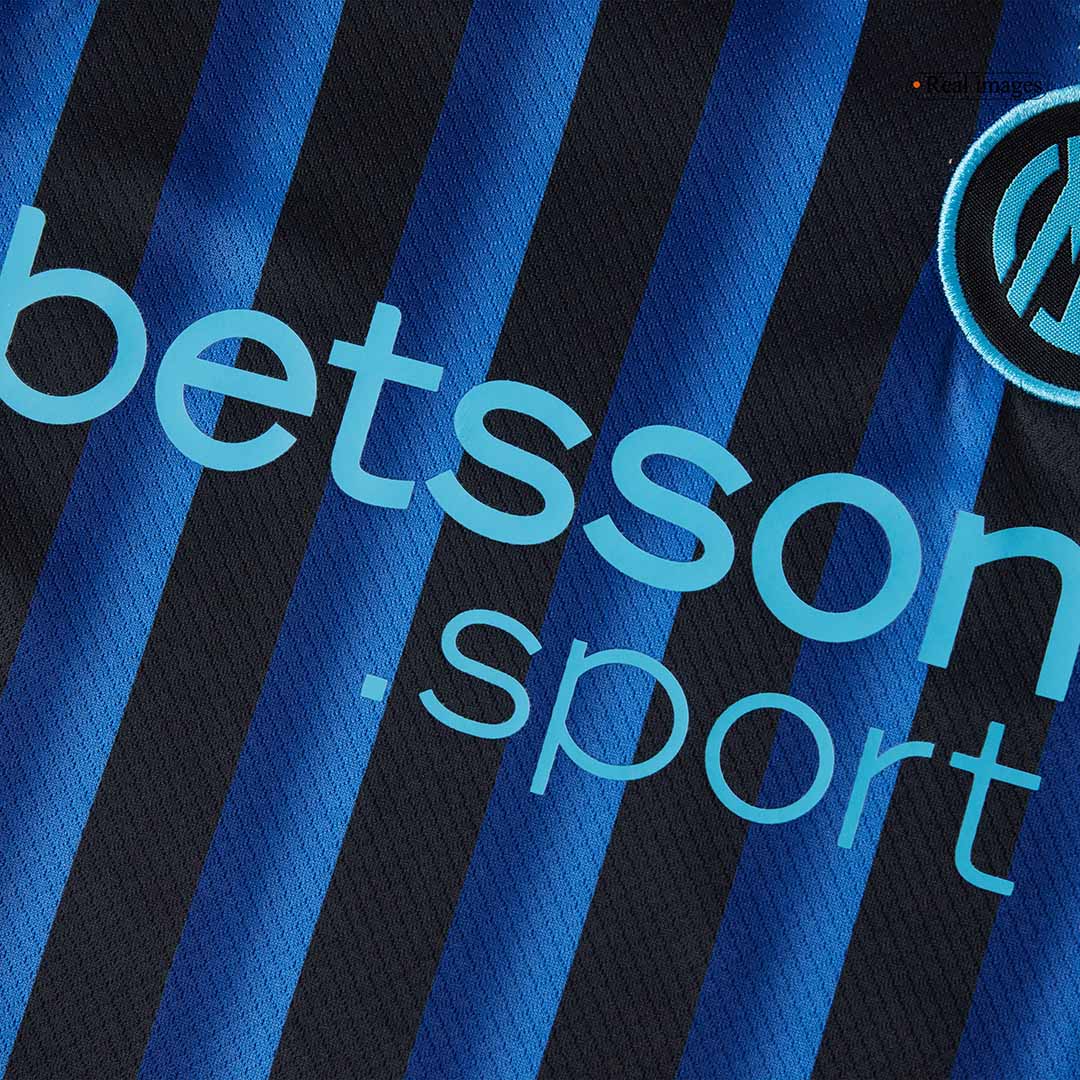 Gyerek Inter Milan 
Otthoni 
Mez 
Készlet (Mez + Nadrág + Zokni) 
2025/26